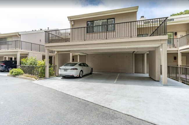 Building Photo - 18 Shepherds Knoll Rd