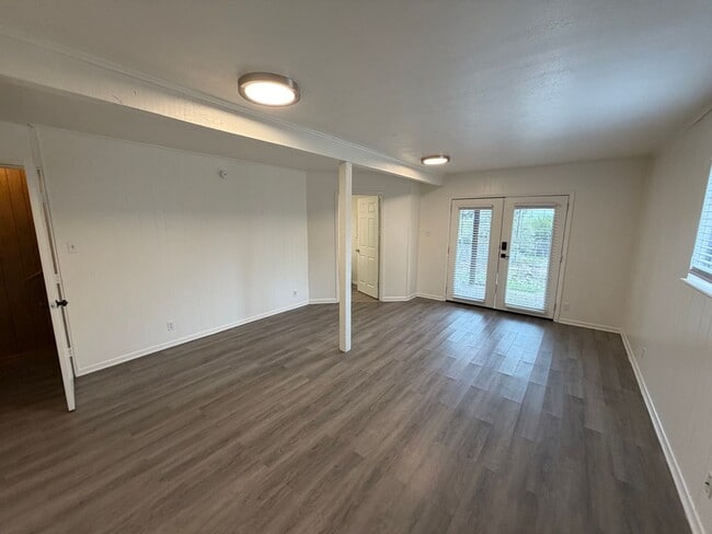 Foto del edificio - 16920 Rocky Ridge Rd