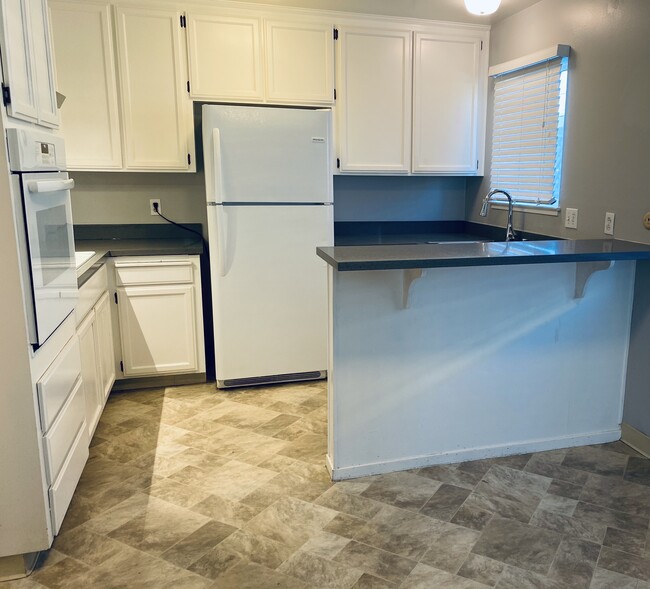 bright and open kitchen - 3359 Payne Ave