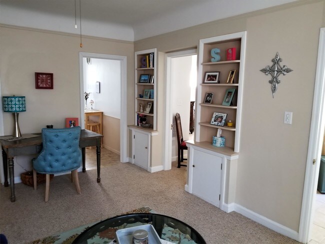 Building Photo - 364 Chestnut St