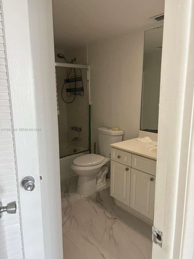 Foto del edificio - 19390 Collins Ave