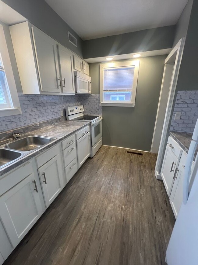 Foto del edificio - Spacious 3 bedroom 2 bath!