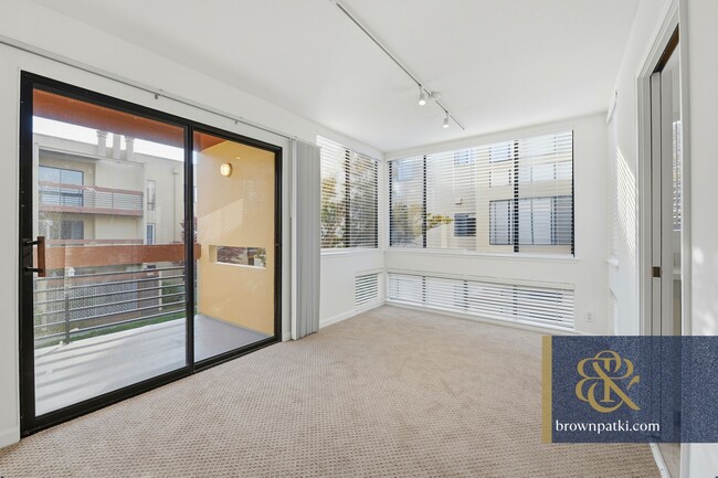 Foto del edificio - 916 Beach Park Blvd