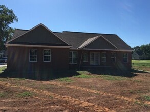 Building Photo - 634 Winifred Rd