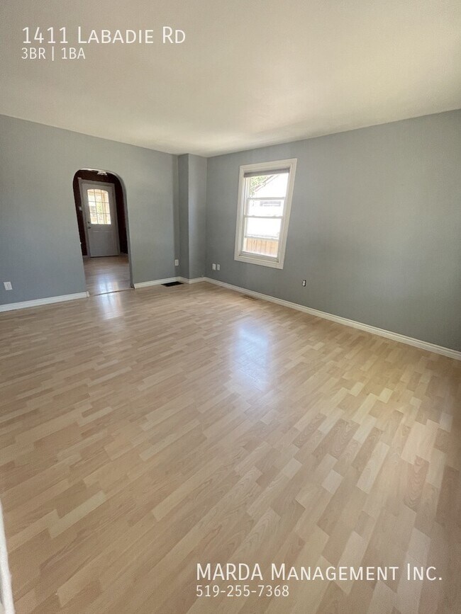 Photo du bâtiment - CHARMING 3 BED/1 BATH HOUSE IN EAST WINDSOR + UTILITIES