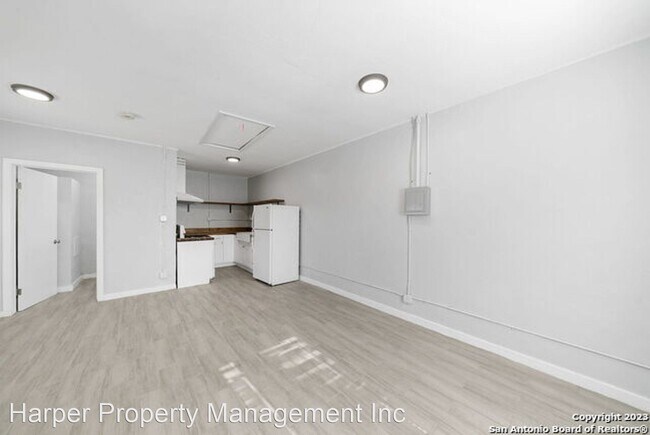 Foto del edificio - Studio, 1 bath House - 5003 S Flores St Un...