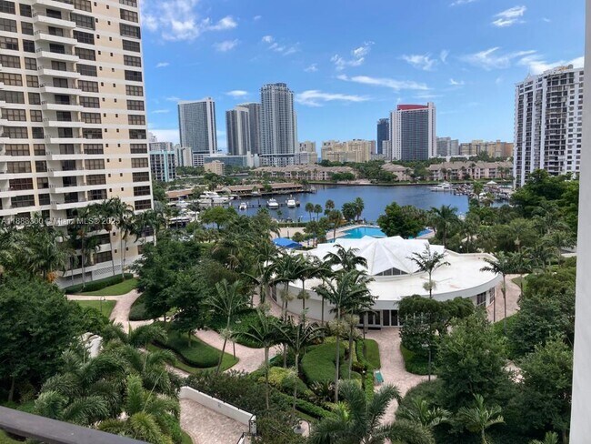 Foto del edificio - 600 Three Islands Boulevard