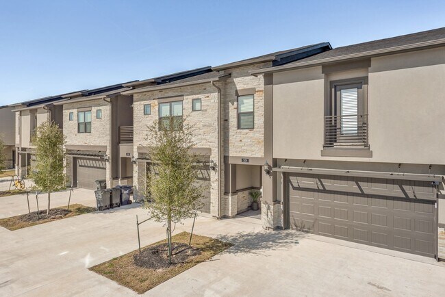 Foto del edificio - August Pre-Lease!! 4/4.5 in Pershing Point!