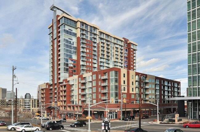 Building Photo - Awesome 1BE/1BA Condo in the Gulch w/2-res...