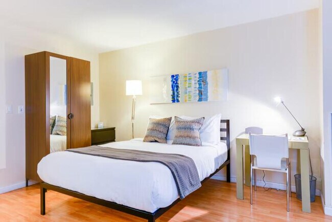 Building Photo - 218 Adelaide St W