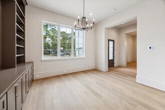 Building Photo - 7203 Tickner St