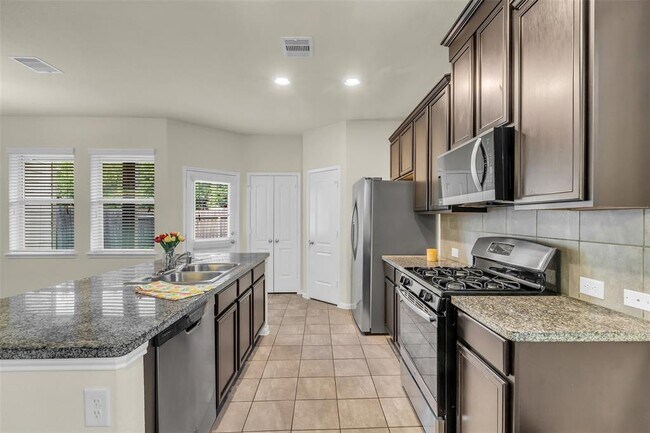 Building Photo - 8306 Columbia Forest Dr