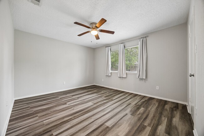 Foto del edificio - 6907 Grant Dr