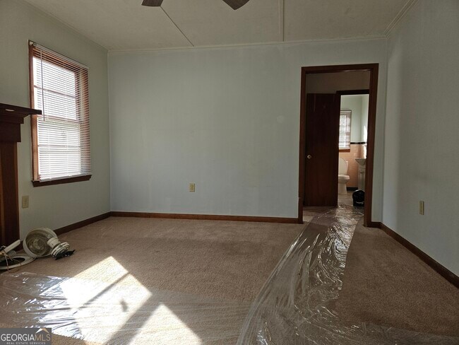 Foto del edificio - 344 E Main St