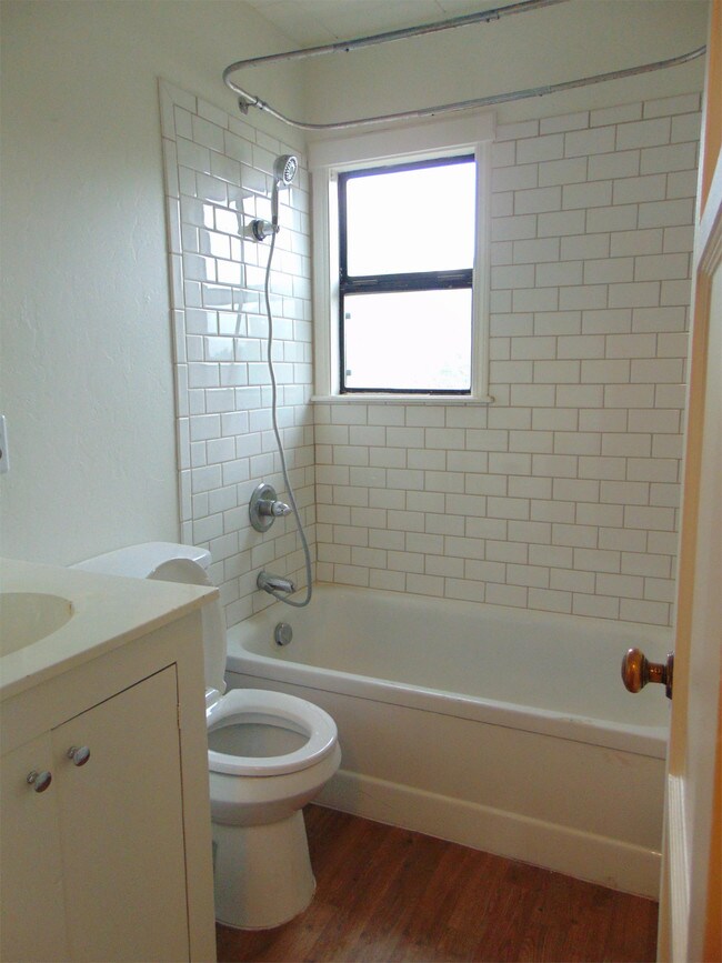 Building Photo - 624 Tiburon Dr