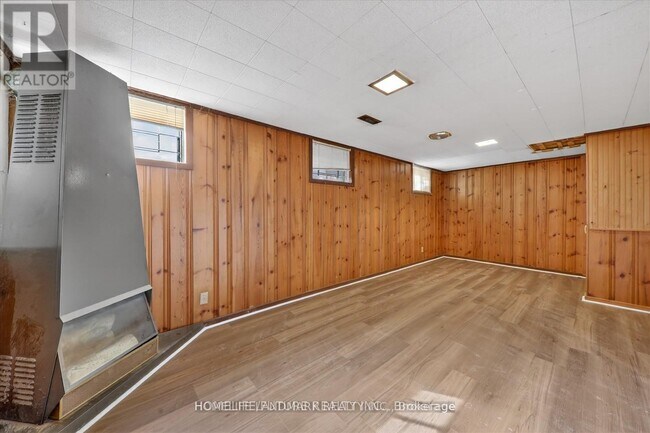 Building Photo - 146 Oriole St