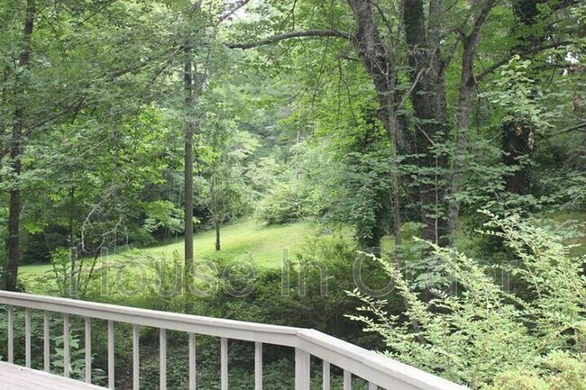 Building Photo - 266 Sandy Creek Trail