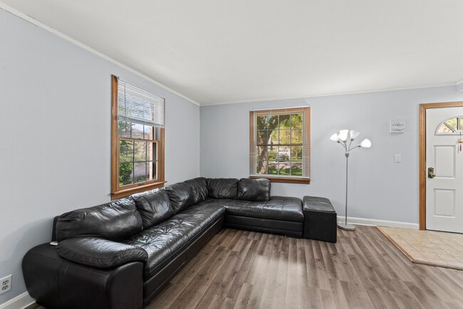 Foto del edificio - 615 Hillside Rd