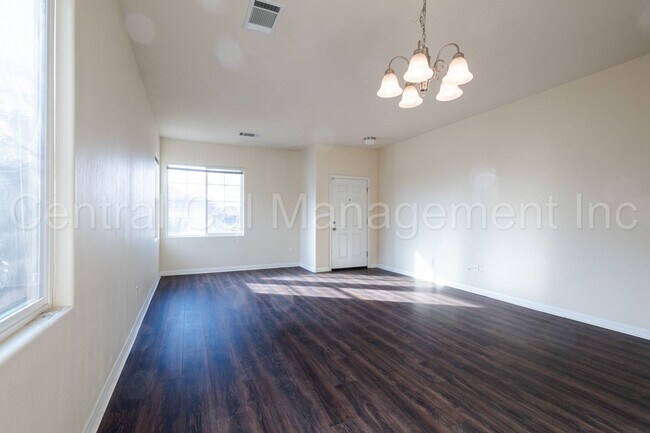 Foto del edificio - 4 Bedroom/2 Bath Home with solar in Desire...