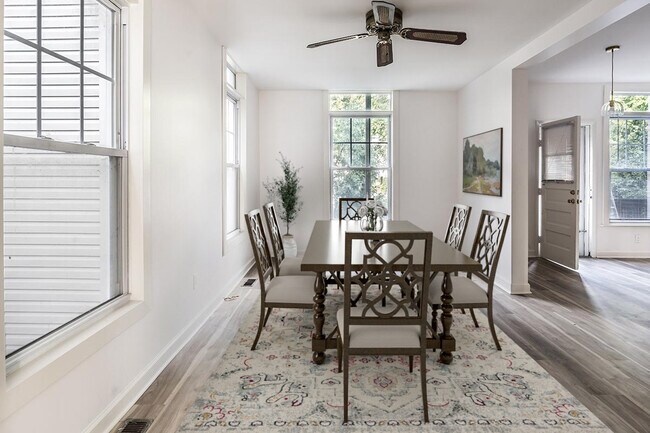 Foto del edificio - 5735 N Ridge Ave