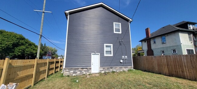 Building Photo - 5101 Oregon St