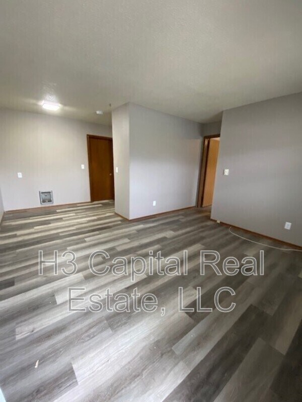 Foto del edificio - 80 Phillips Dr