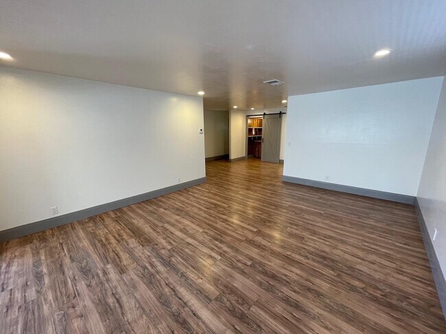 Foto del edificio - 1040 Prouty Way