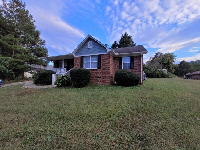Building Photo - For Rent - Hart County - Fay Kight Circle - Three Bedroom and Two Bathroom Home