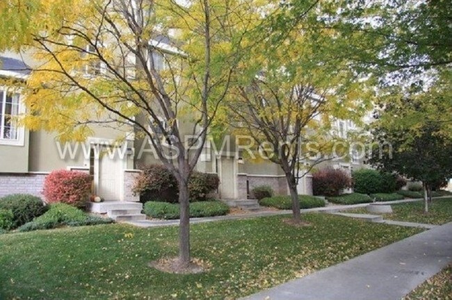 Foto del edificio - DOWNTOWN LIVING AT IT'S BEST