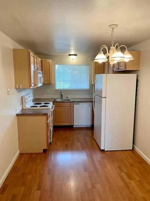 Building Photo - 4124 W Albany Ave