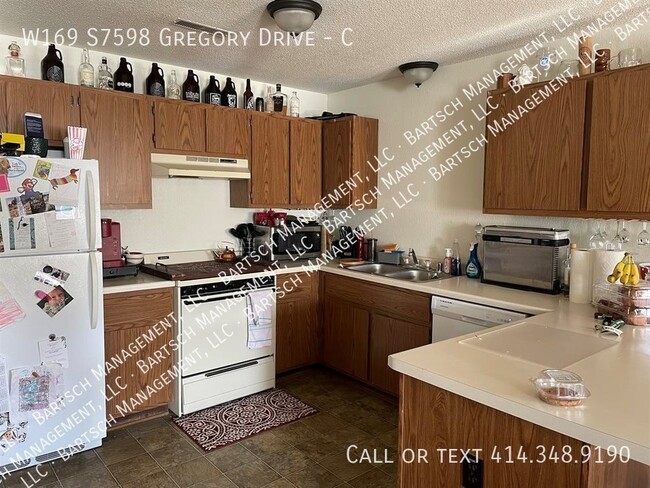 Foto del edificio - W169S7598-S7598 Gregory Dr