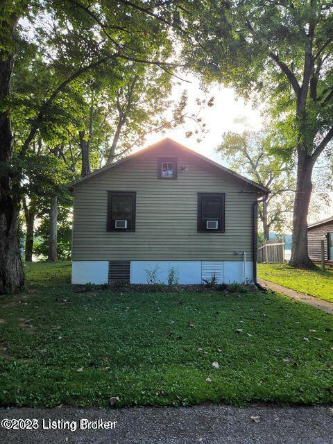 Foto del edificio - 2908 Belknap Beach Rd