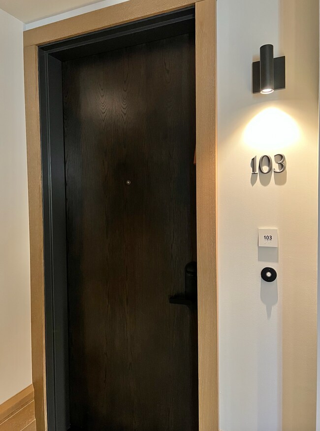 Foto del edificio - 1598 Bay St