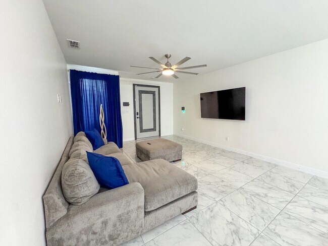 Foto del edificio - 1421 Eagles Ln
