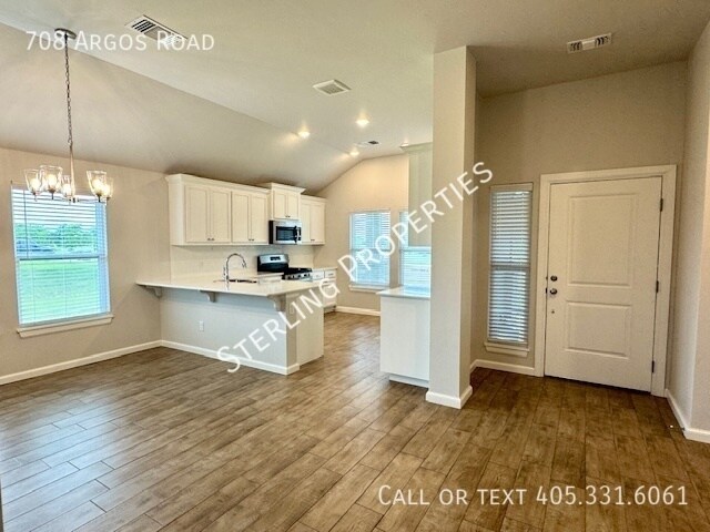 Building Photo - 708 Argos Rd