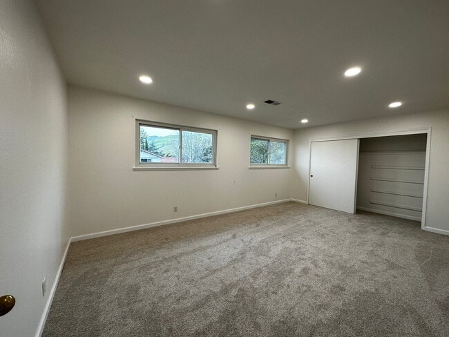 Building Photo - 2268 Mesa Verde Dr