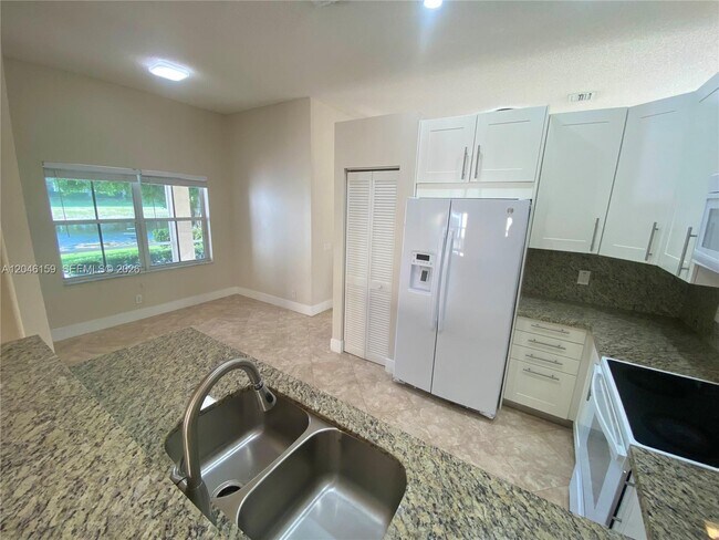 Foto del edificio - 837 Tanglewood Cir