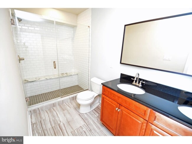 Foto del edificio - 327 E Allen St