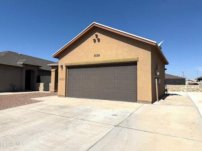 Building Photo - 3729 Loma Brisa Dr