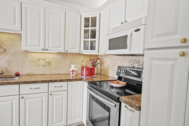 Building Photo - 1041 Orange Terrace