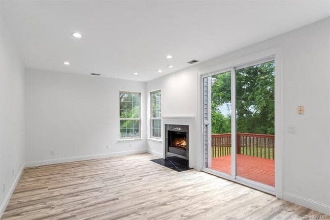 Building Photo - 132 Benefield Blvd