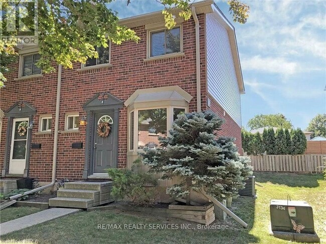 Building Photo - 159-1159 Brantwood Park Rd