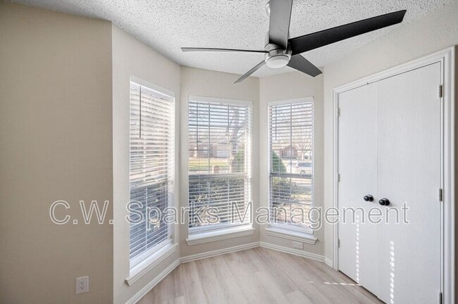 Building Photo - 4913 Mountain Ridge Ln