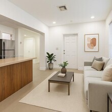 Building Photo - 2806 Taylor St