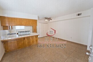 Building Photo - 4701 Beechwood St