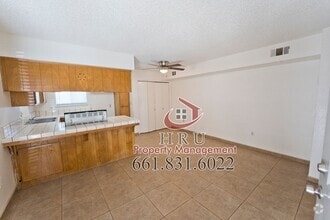 Building Photo - 4701 Beechwood St