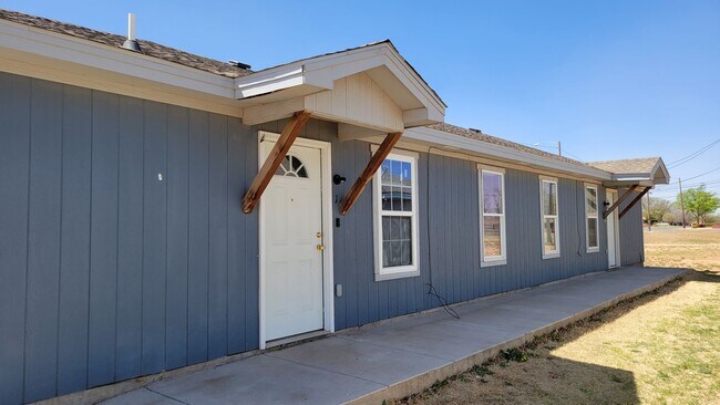 Building Photo - 6524 Temple Ave