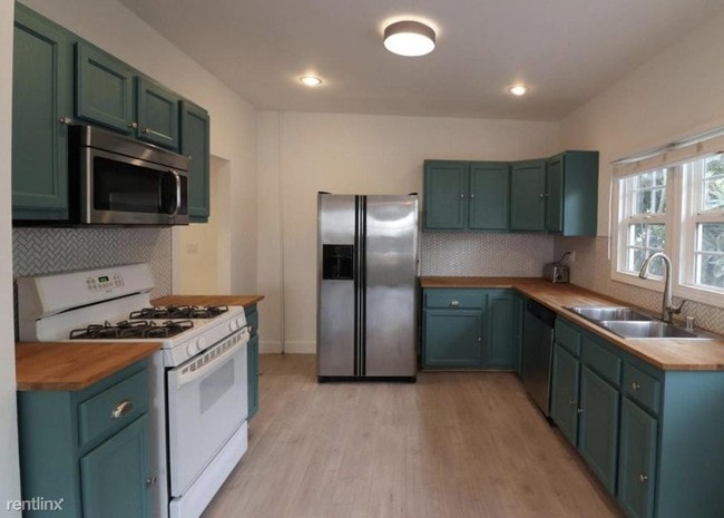 Building Photo - 3 br, 2 bath House - 1420 N Hoover St