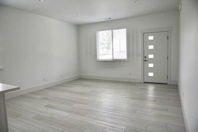 Foto del edificio - Modern Duplex for Rent