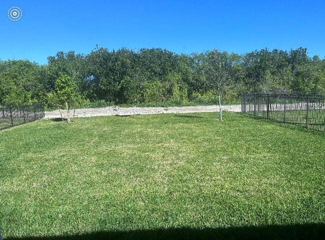 Building Photo - 456 Cherimoya St